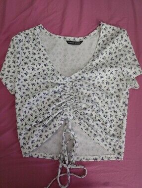 SHEIN White Floral Ruched Tie-Front Crop Top